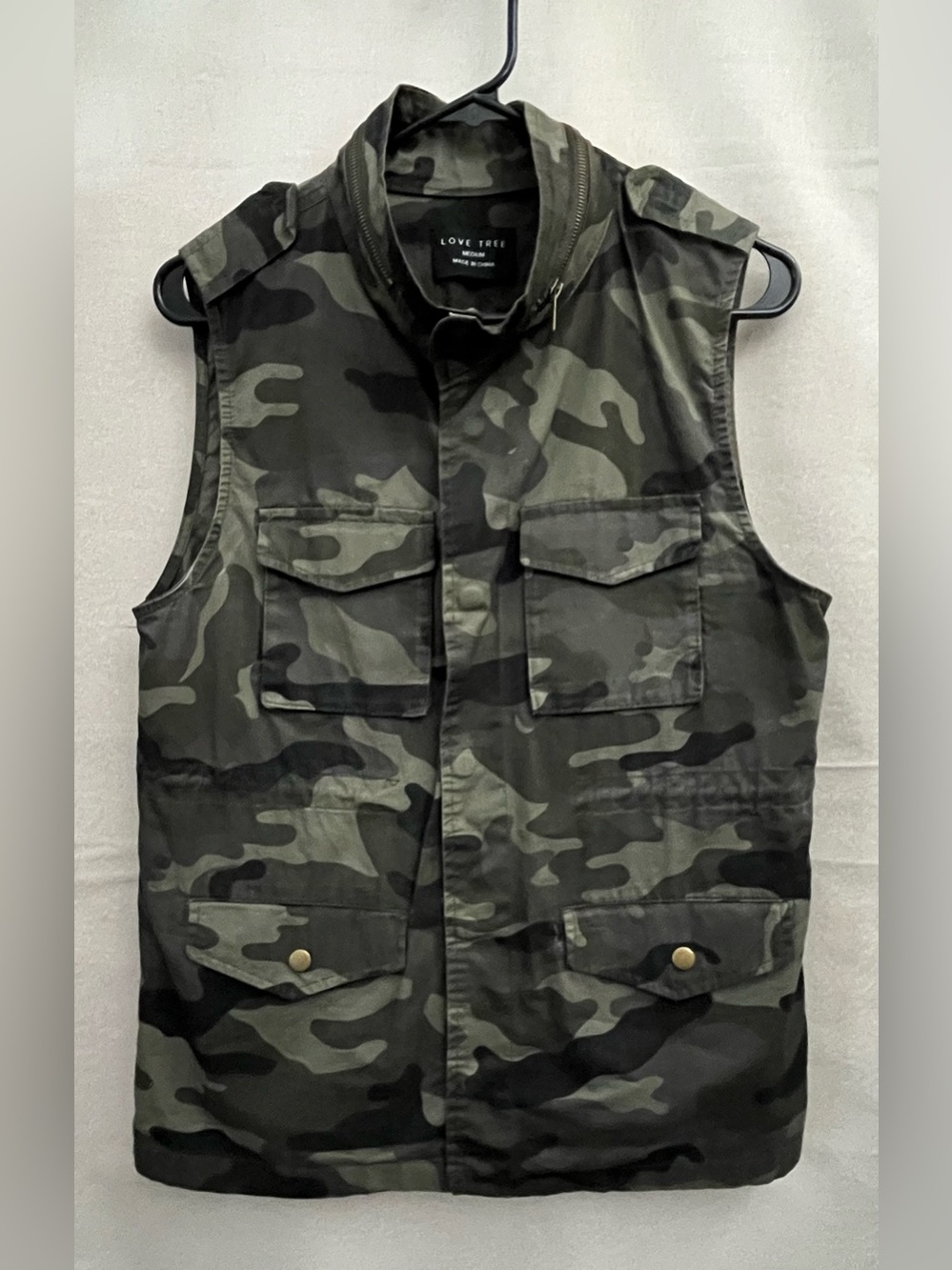 🪖🤍Women’s Love Tree Camouflage Utility Style Vest